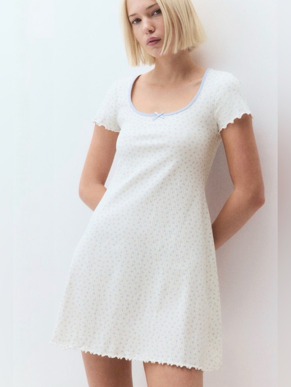 H&M OVERLOCKED-TRIM DRESS WITH FLARED SKIRT